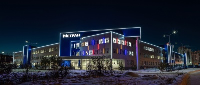 В Метране завершили монтаж светодиодной подсветки контуров здания